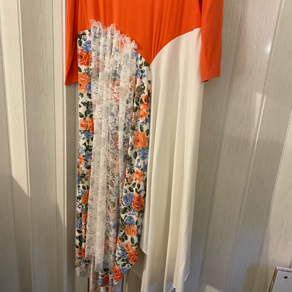 Custom made dress. - Picture 4 of 10